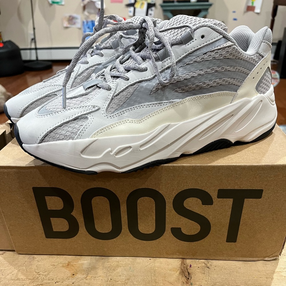 Adidas Yeezy 700 v2 boost size 13